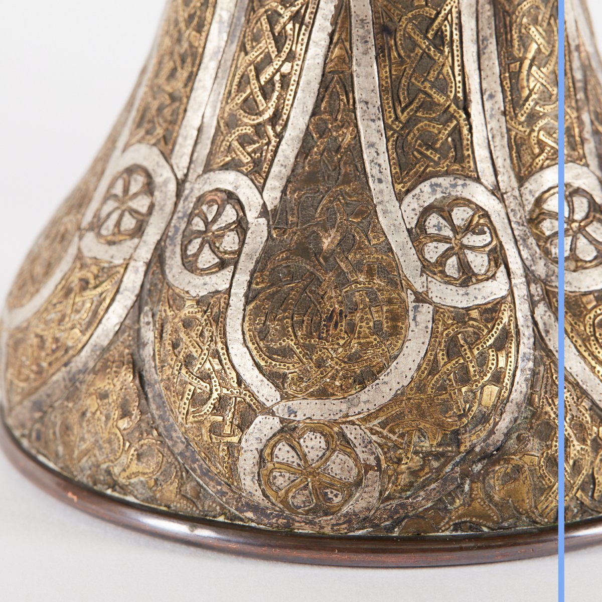 Paire de vases en métal argenté et doré gravé, Syrie, XIXe-photo-6