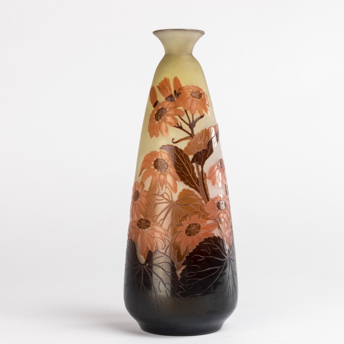 Emile Gallé (1846-1904), vase fusiforme aux abutilons en verre multicouche, XIXe