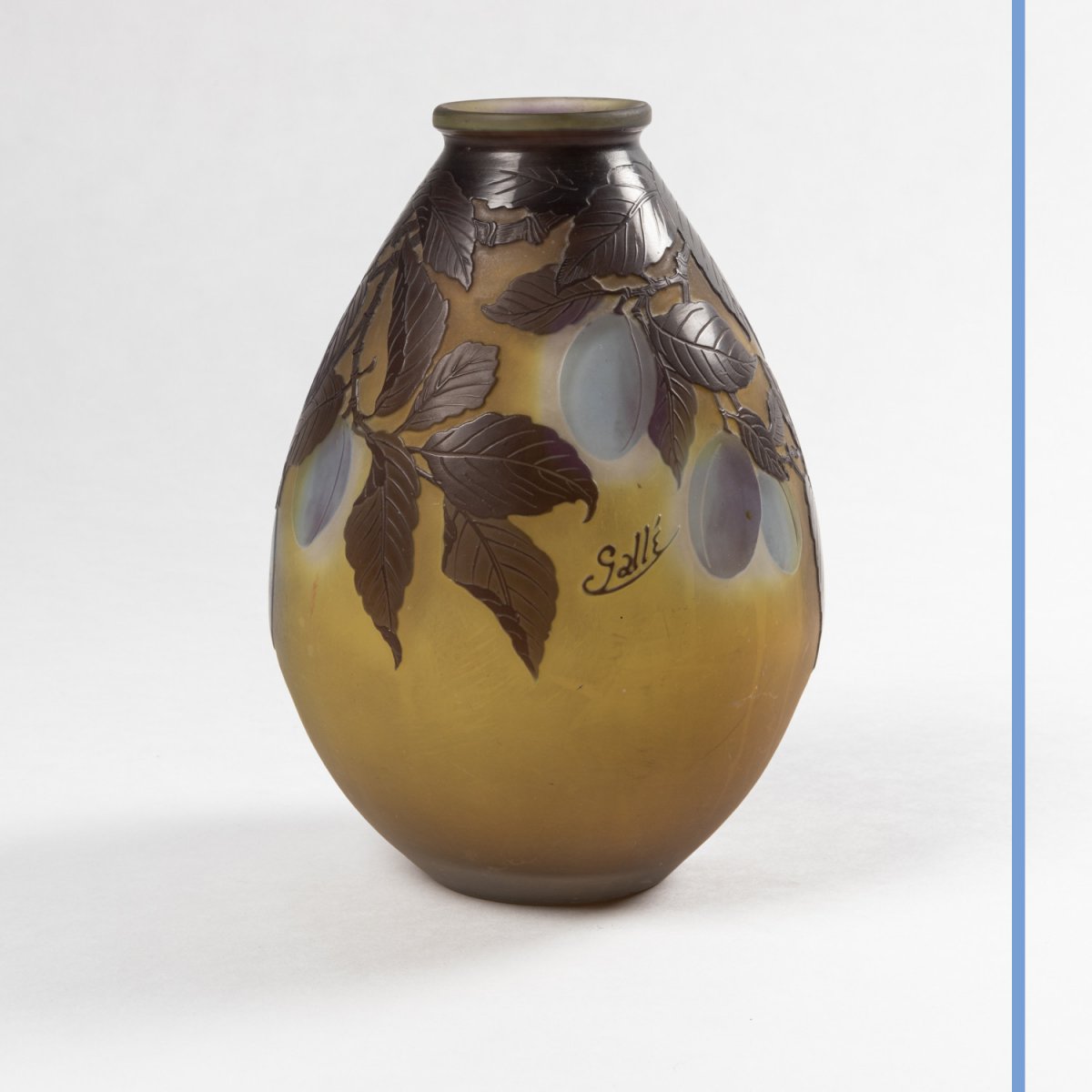 Emile Gallé (1846-1904), vase en verre multicouches aux prunes, XIXe-photo-2