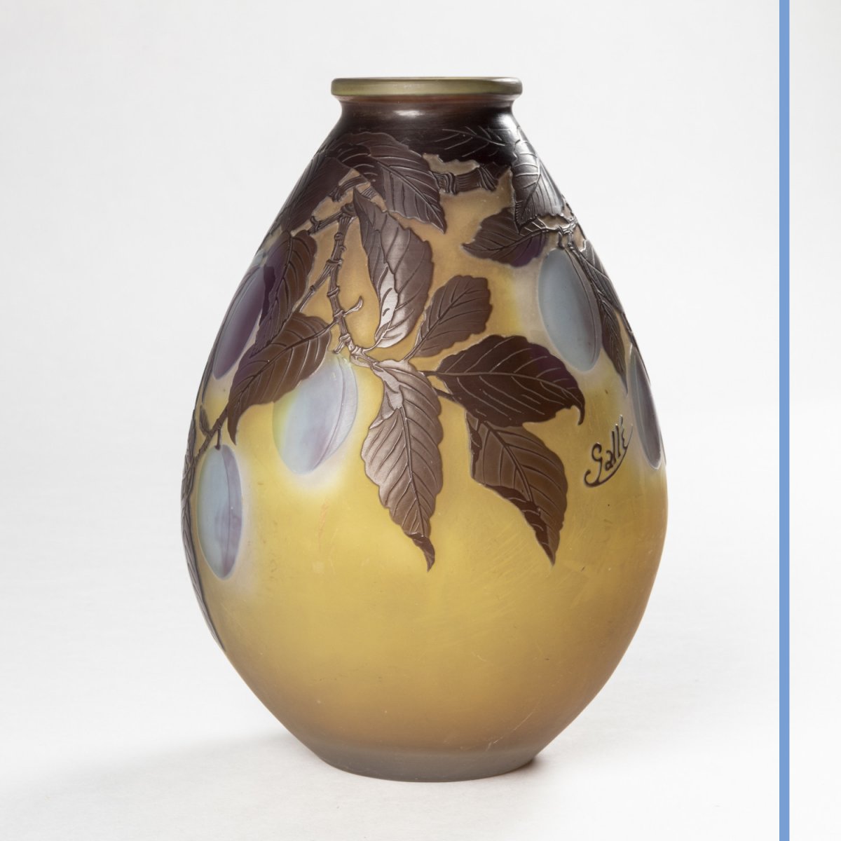 Emile Gallé (1846-1904), vase en verre multicouches aux prunes, XIXe-photo-3