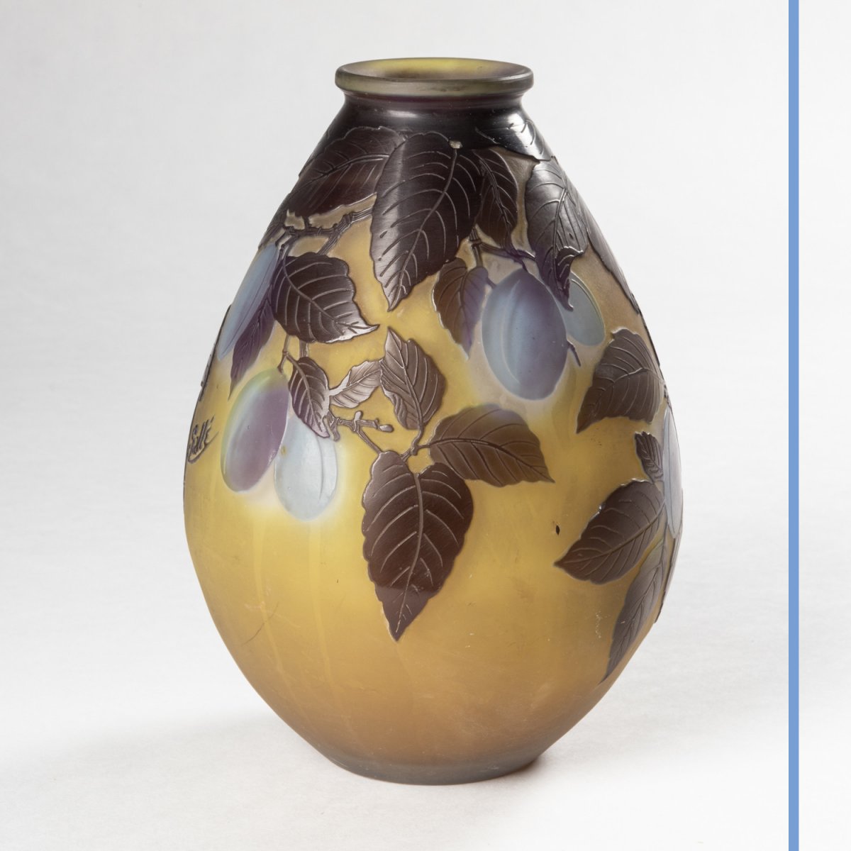 Emile Gallé (1846-1904), vase en verre multicouches aux prunes, XIXe-photo-4