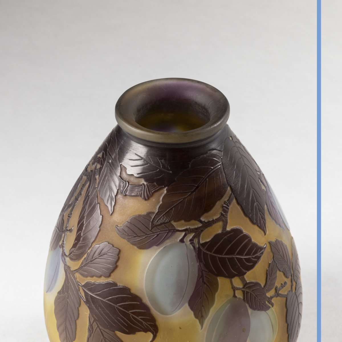 Emile Gallé (1846-1904), vase en verre multicouches aux prunes, XIXe-photo-5