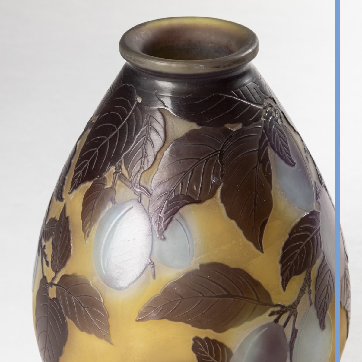 Emile Gallé (1846-1904), vase en verre multicouches aux prunes, XIXe-photo-6