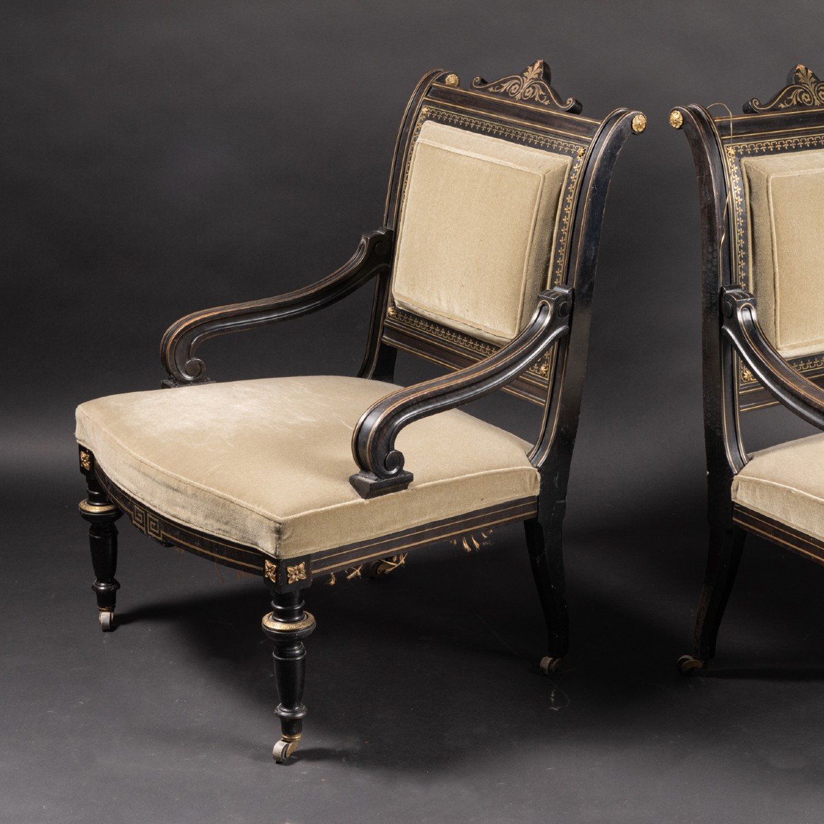 Paire de fauteuils Napol&eacute;on III en bois noirci et bronze dor&eacute;, XIXe-photo-2