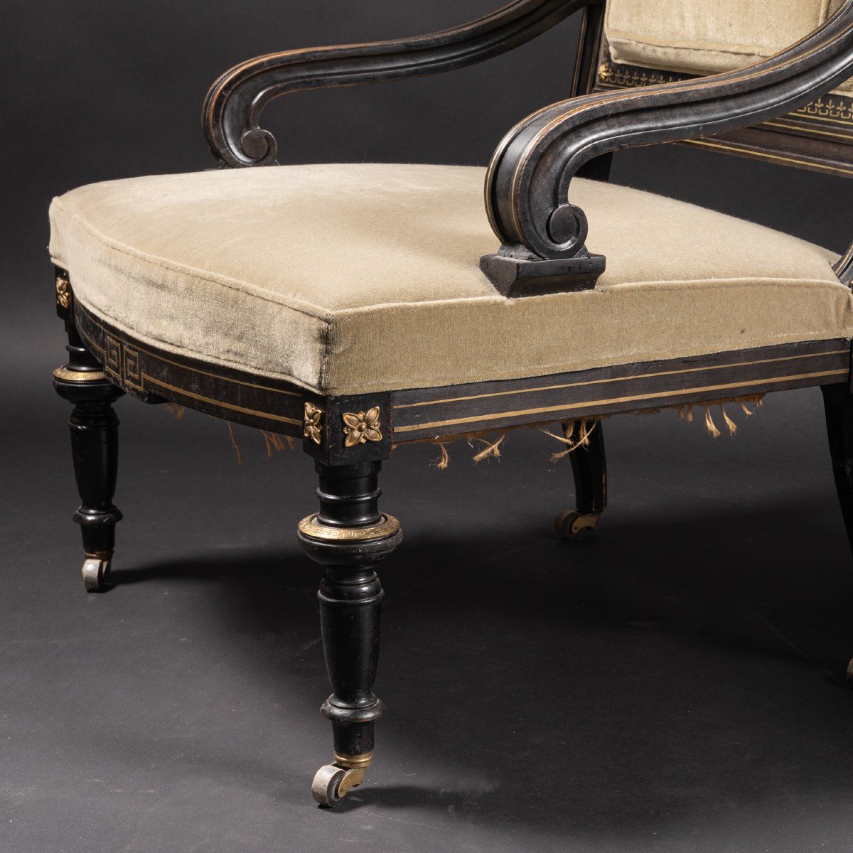 Paire de fauteuils Napol&eacute;on III en bois noirci et bronze dor&eacute;, XIXe-photo-1