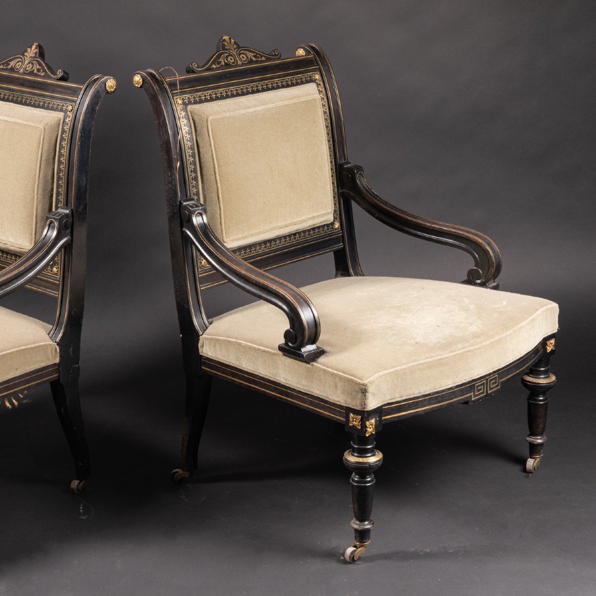 Paire de fauteuils Napol&eacute;on III en bois noirci et bronze dor&eacute;, XIXe-photo-2