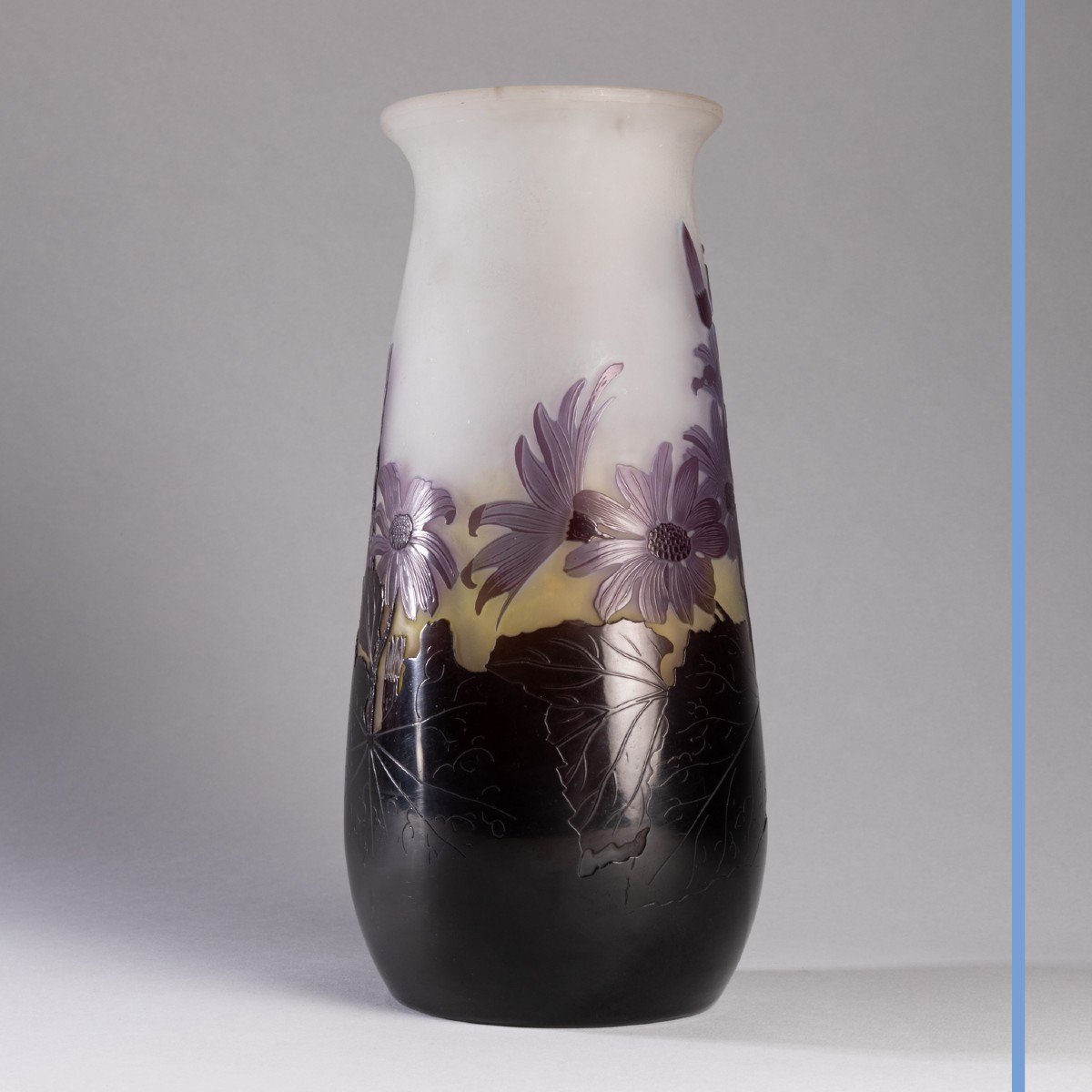 Emile Gallé (1846-1904), vase en verre multicouche aux marguerites, début XXe-photo-2