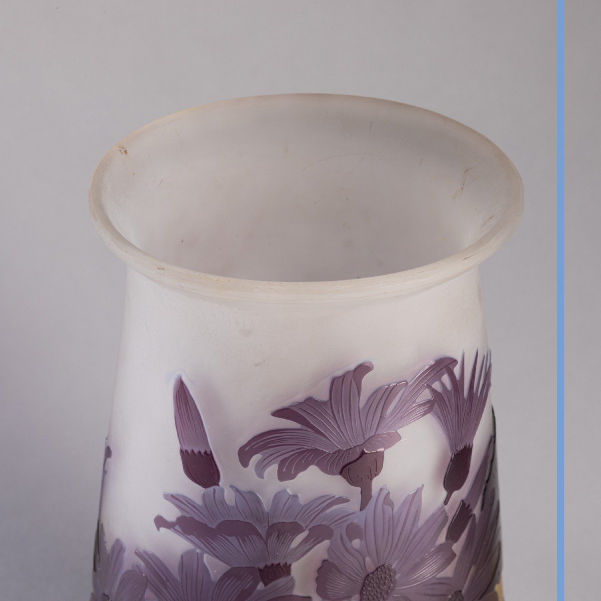 Emile Gallé (1846-1904), vase en verre multicouche aux marguerites, début XXe-photo-4