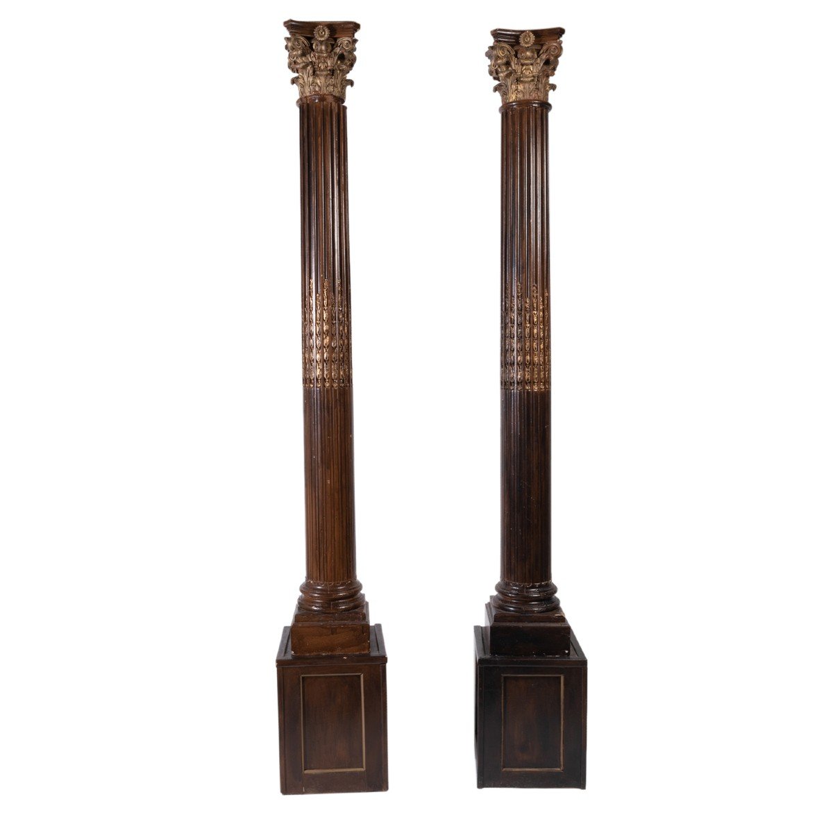 Paire de colonnes corinthiennes  en bois vernis et dor&eacute;, XIXe