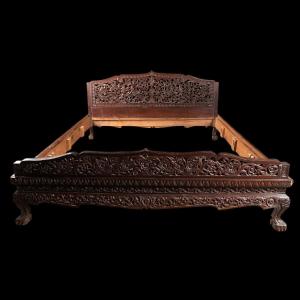 Chambre à coucher Indochinoise en bois exotique ajouré, XIXe