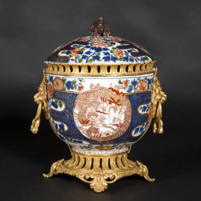 Pot-pourri Imari en porcelaine et monture en bronze, XIXe