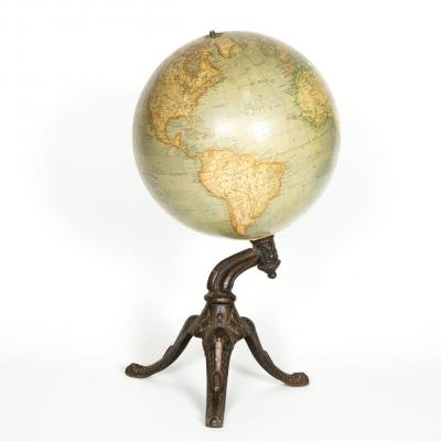 Globe avec son pied en bronze, XIXe