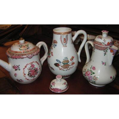 Set Of Three Pots Of The Rose Family, East India Company, Eighteenth Century