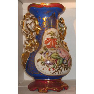 Vase En Porcelaine De Paris Fin XIXeme Siècle.