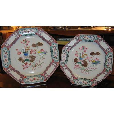 Plat En Porcelaine De Chine De La Famille Rose, époque XVIIIeme.