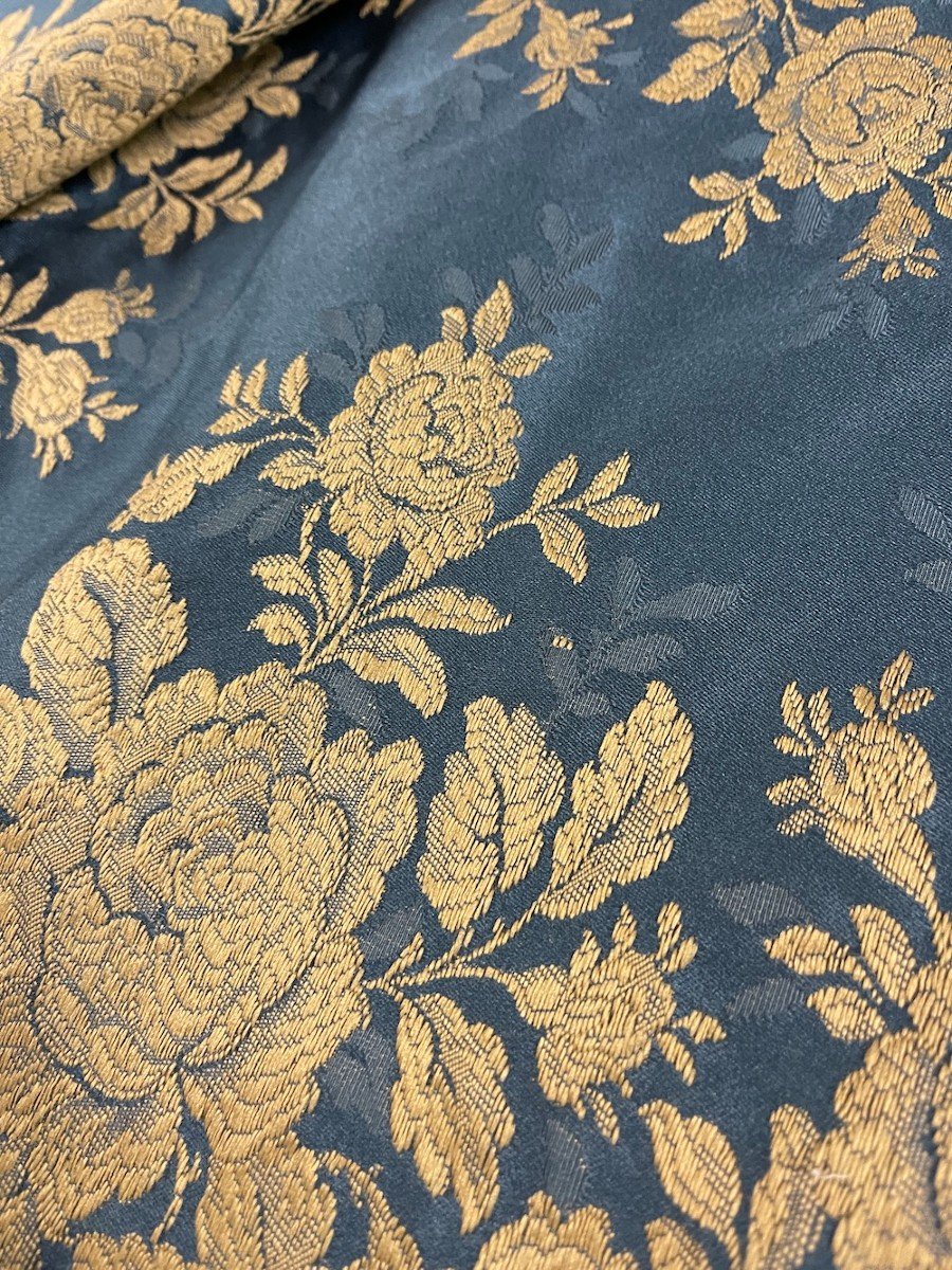 Piece Of Old Blue Silk With Floral Decor-photo-6