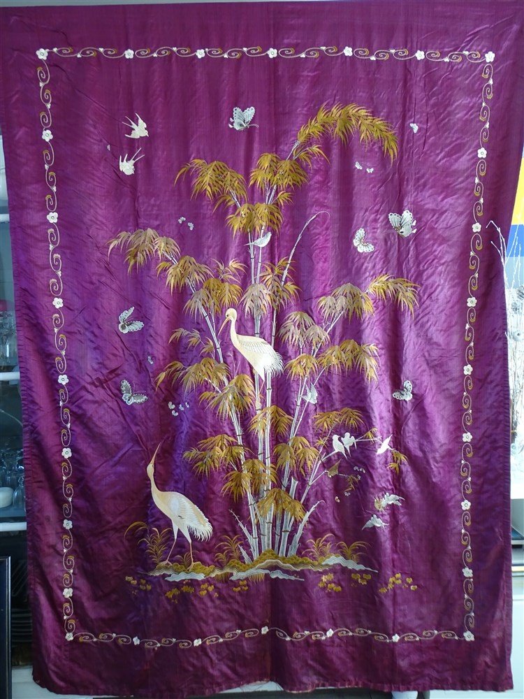 Chinese Wall Hanging In Burgundy Silk And Polychrome Embroidery Birds, Butterflies Asian Art-photo-1