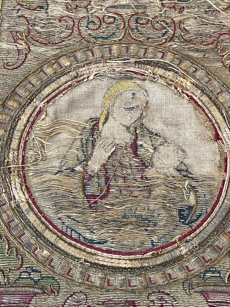 Fragment D’orfrois  Broderie XVIIème Vierge Marie Et l' Enfant Jésus-photo-2