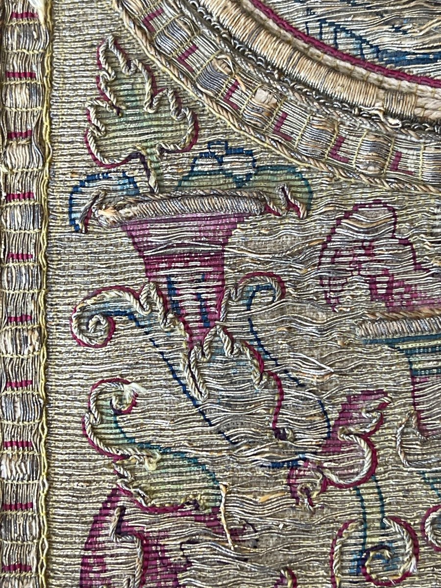 Fragment D’orfrois  Broderie XVIIème Vierge Marie Et l' Enfant Jésus-photo-3