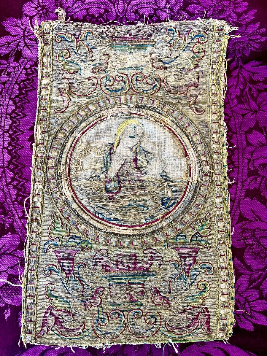 Fragment D’orfrois  Broderie XVIIème Vierge Marie Et l' Enfant Jésus-photo-1