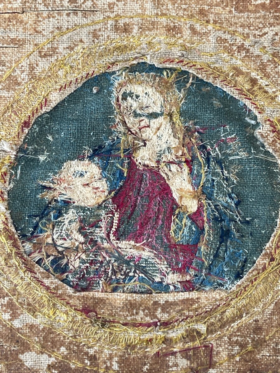 Fragment D’orfrois  Broderie XVIIème Vierge Marie Et l' Enfant Jésus-photo-2