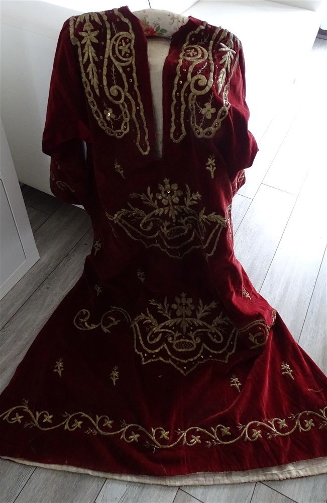 Ottoman Art Ceremonial Dress In Silk Velvet And Metallic Embroidery-photo-2