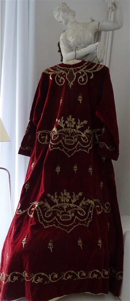 Ottoman Art Ceremonial Dress In Silk Velvet And Metallic Embroidery-photo-3