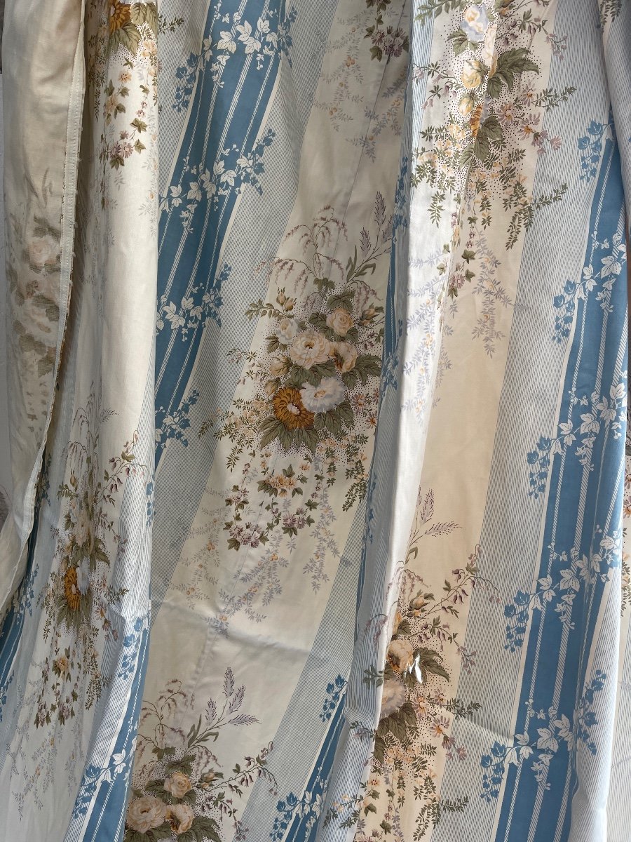 Pair Of Curtains With Spring Floral Decor -photo-3