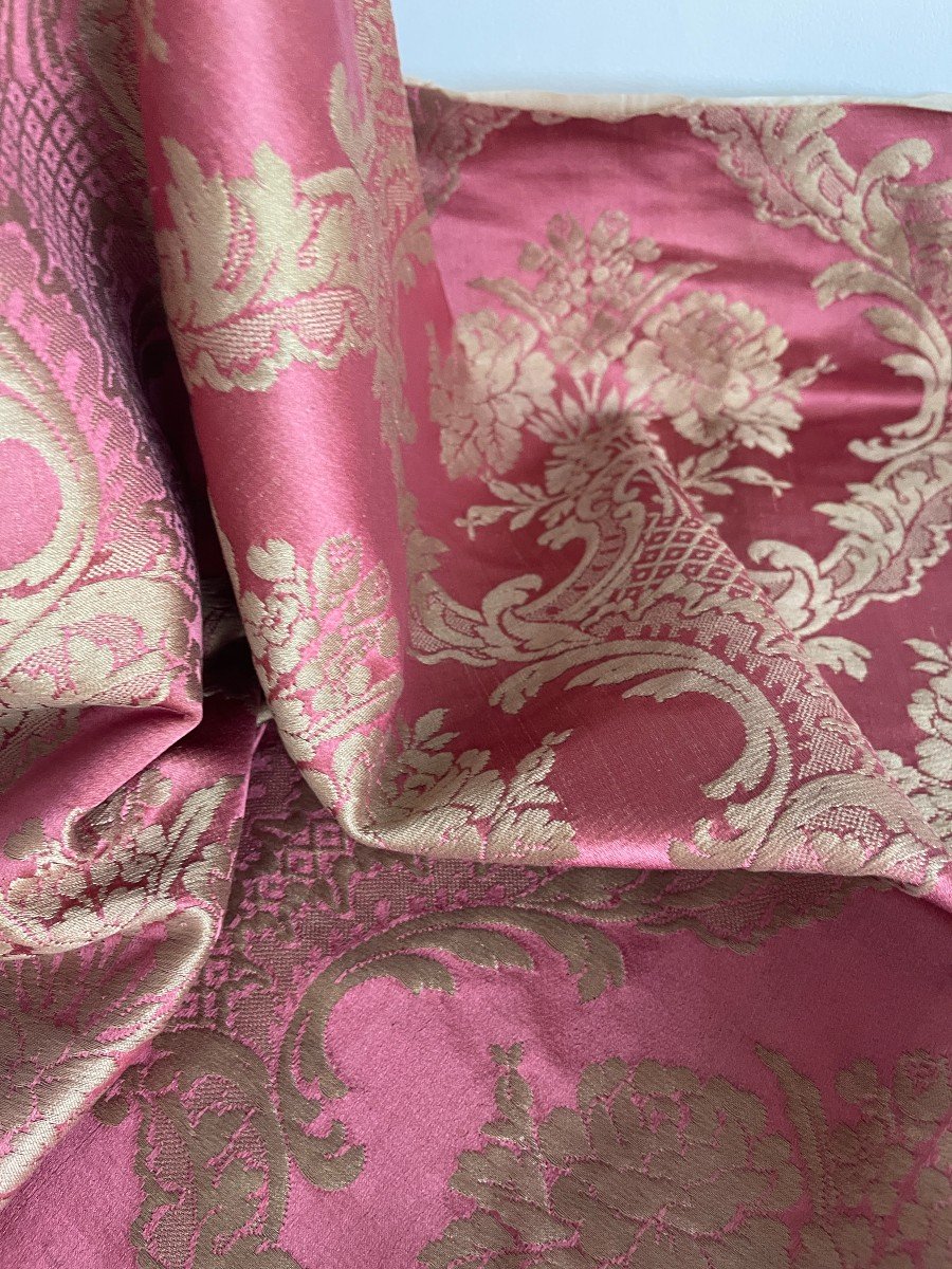 Footage Of Old Silk From Lyon Silk Factories In Pink Color -photo-3