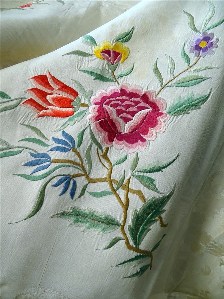 Ivory Moiré Satin Table Runner Or Bedspread With Flower Embroidery -photo-2