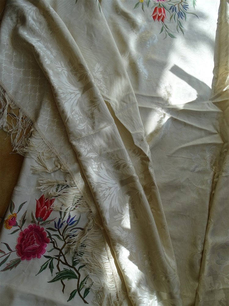 Ivory Moiré Satin Table Runner Or Bedspread With Flower Embroidery -photo-3