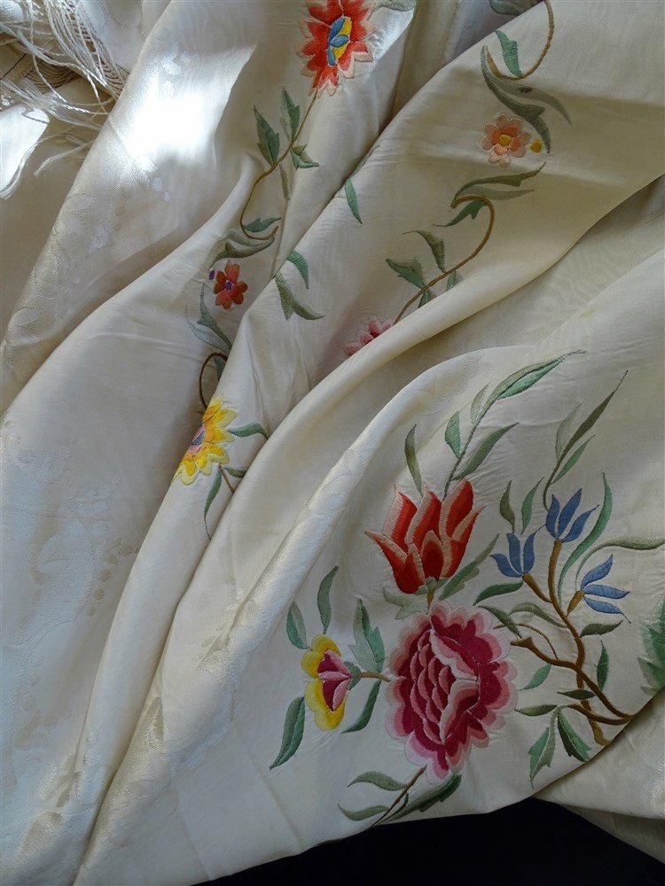 Ivory Moiré Satin Table Runner Or Bedspread With Flower Embroidery -photo-2