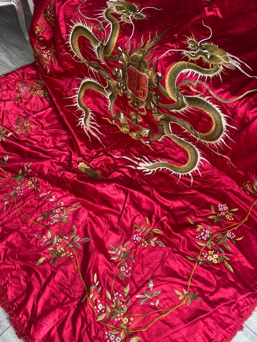 2 Vietnamese Dragons Embroidered On Beautiful Red Silk Bedspread Or Wall Hanging-photo-6