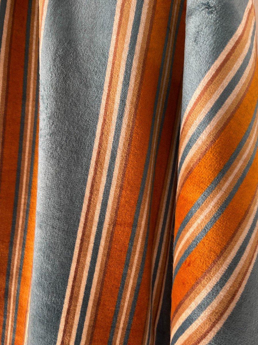 A Velvet Curtain Striped In Warm Colors 349 Cm -photo-2