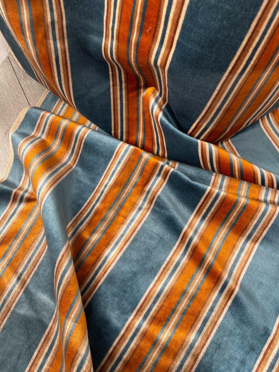 A Velvet Curtain Striped In Warm Colors 349 Cm -photo-3