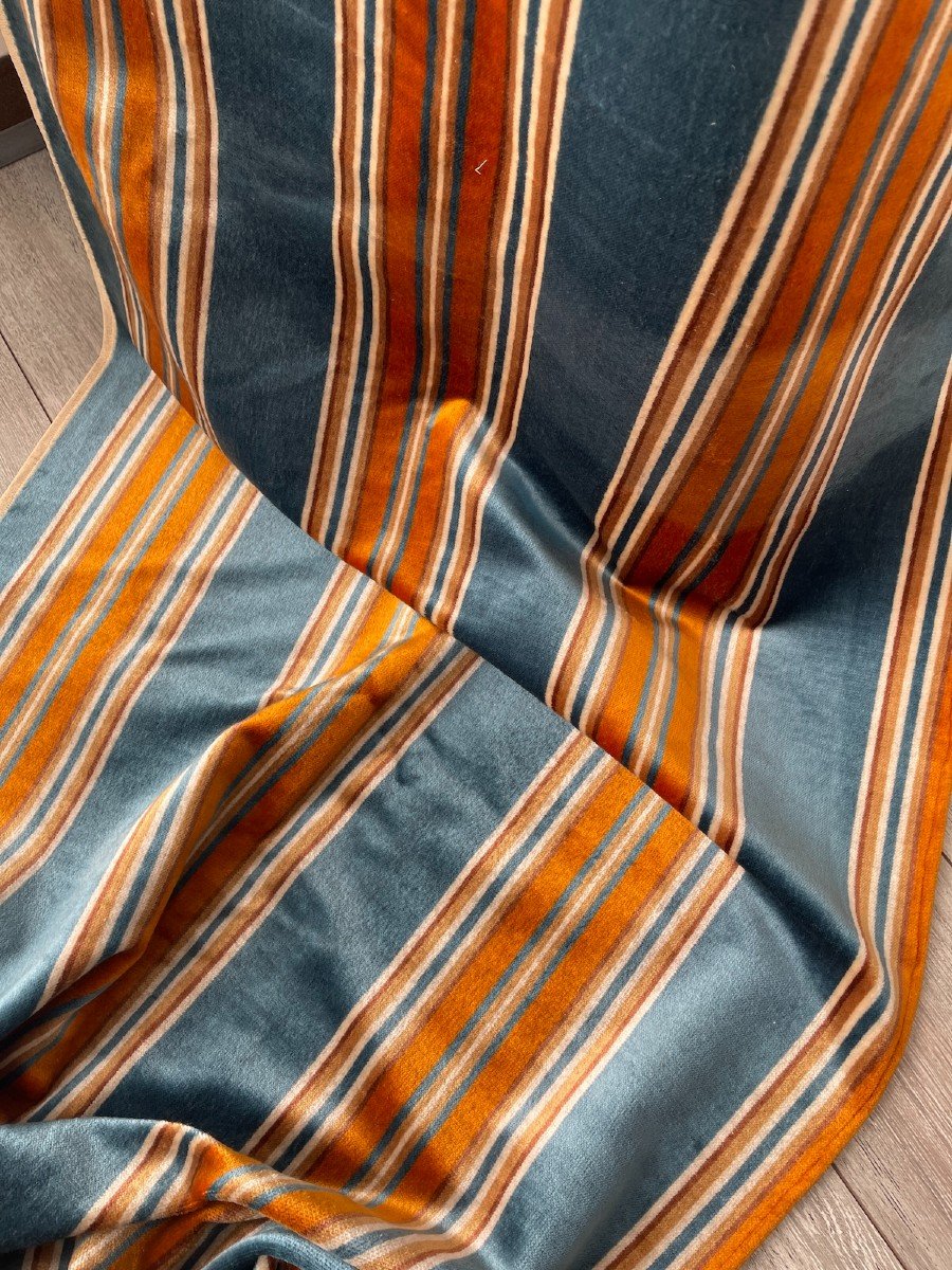 A Velvet Curtain Striped In Warm Colors 349 Cm -photo-4