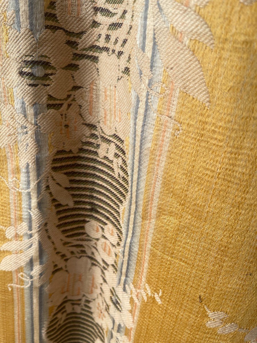 Footage In Linen And Silk, Brocade And 19th Century Colours-photo-2