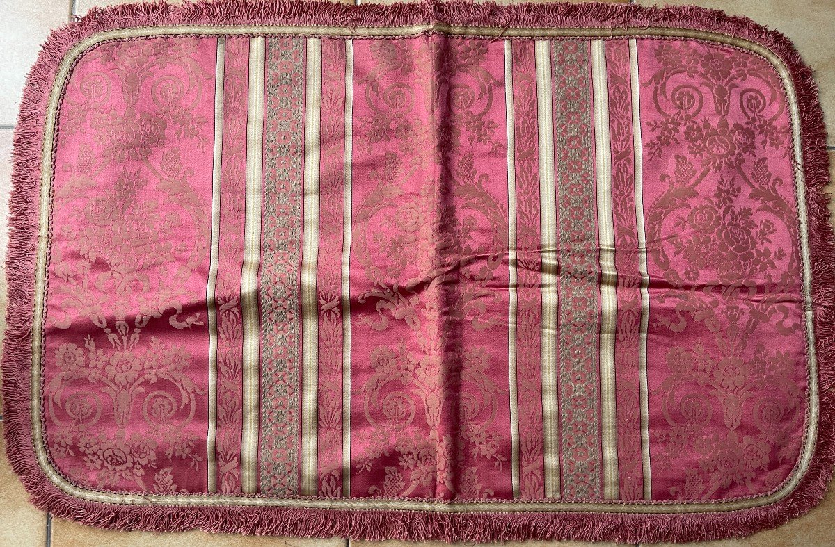 Tapis De Table, Dessus De Commode En Soierie Lyonnaise De Couleur Rose -photo-7