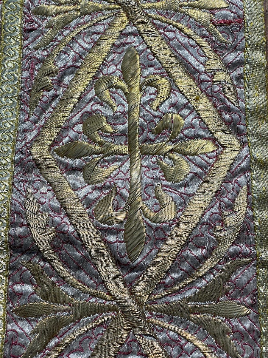 Antique Embroidery Decorated With Fleur De Lys, Gold And Silver Metallic Embroidery-photo-2