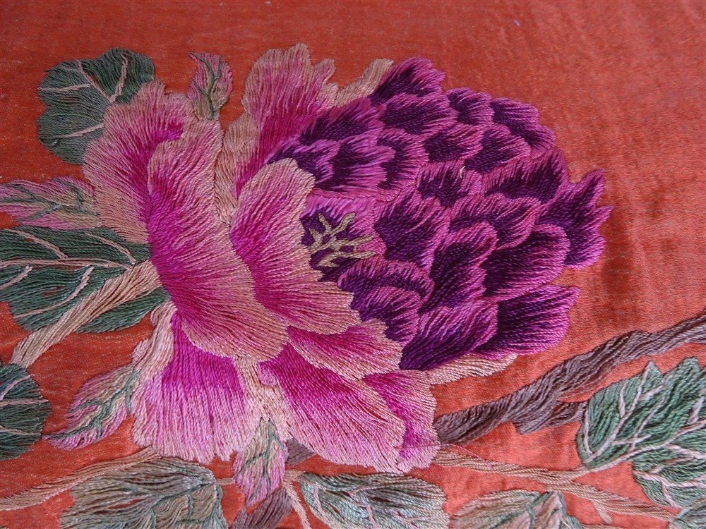 Broderie Japonaise Sur Soie Rouge tenture au  Décor Floral Et Oiseaux-photo-3