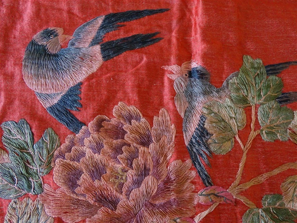 Broderie Japonaise Sur Soie Rouge tenture au  Décor Floral Et Oiseaux-photo-4