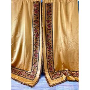 Pair Of Antique Curtains In Golden Silk And Tapestry Decor, 19th Century