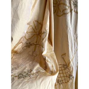 Champagne Color Silk And Lace Embroidered Bedspread - Louis XVI Style