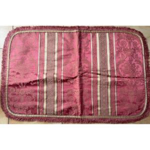 Tapis De Table, Dessus De Commode En Soierie Lyonnaise De Couleur Rose 