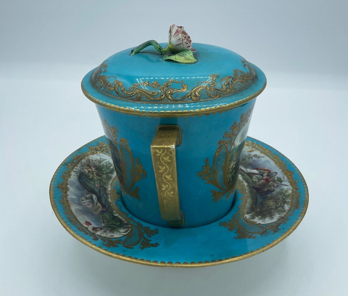 Sevres Porcelain Large Cup With Lid And Deep Saucer,xix Century-photo-1