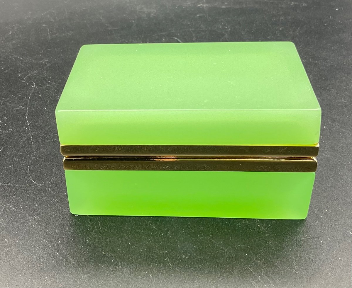 Wonderful Lime Green French Opaline Glass Box -photo-2