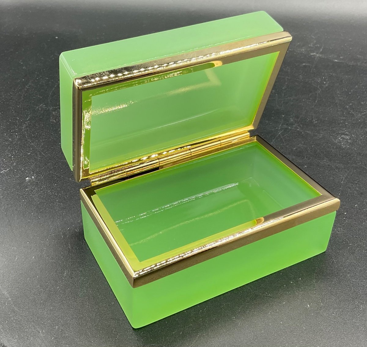 Wonderful Lime Green French Opaline Glass Box -photo-3