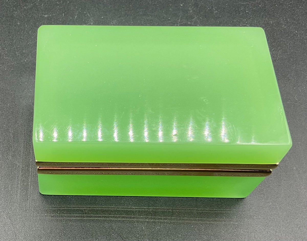 Wonderful Lime Green French Opaline Glass Box -photo-3