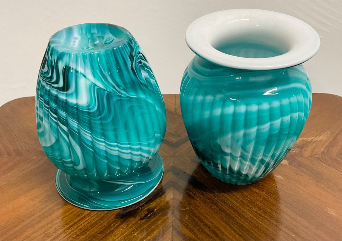 Paire Des Vases En Verre  Opaline  Overlay En Bleu Et Blanc-photo-1