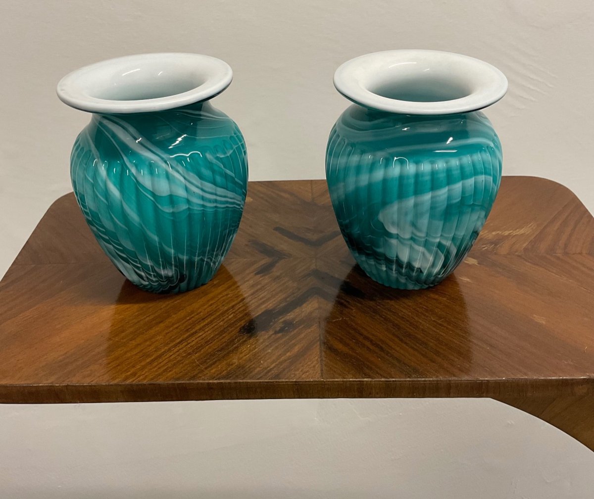 Paire Des Vases En Verre  Opaline  Overlay En Bleu Et Blanc-photo-2